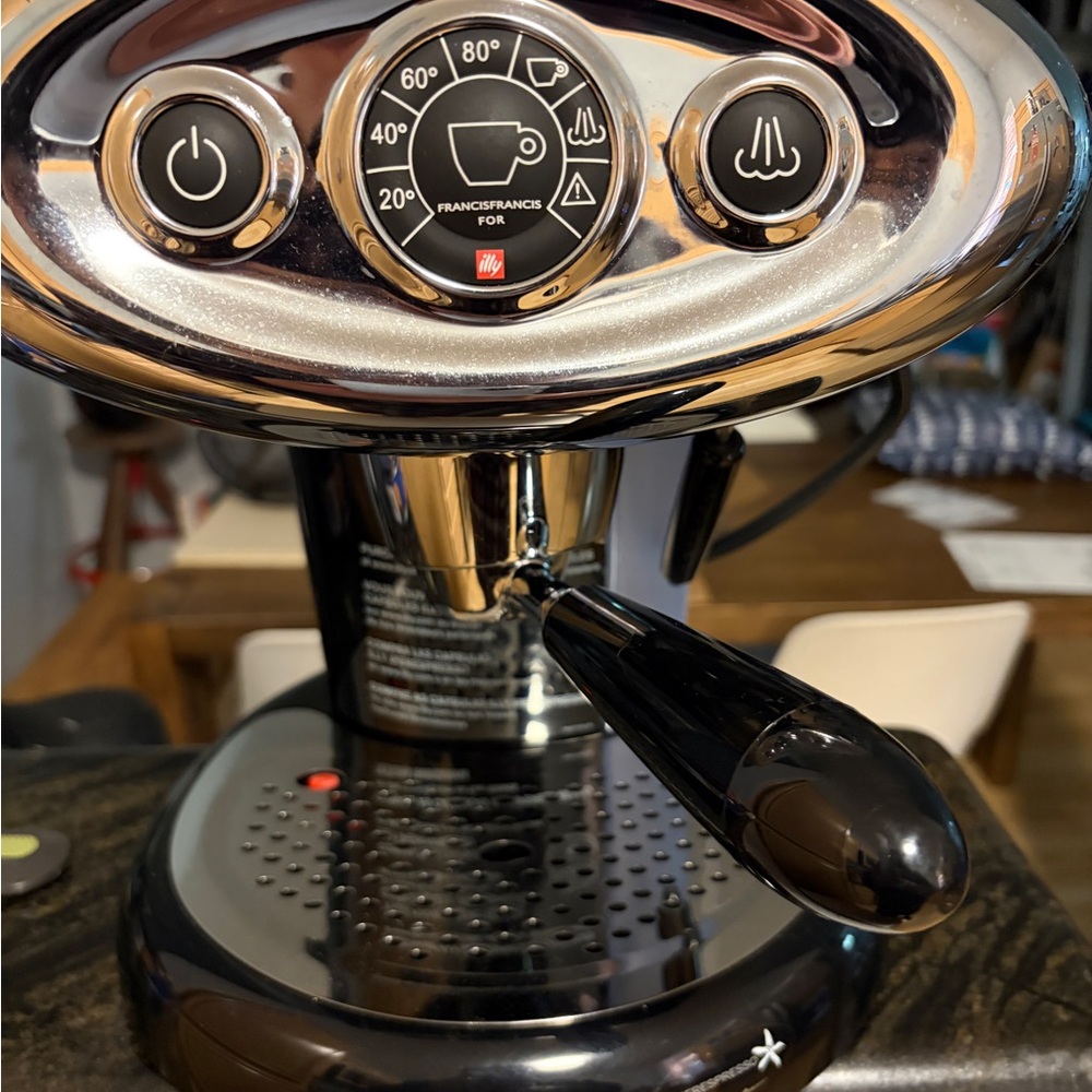 Illy X7.1 Espresso Single-Serve Machine, Barista Quality Espresso Machine
